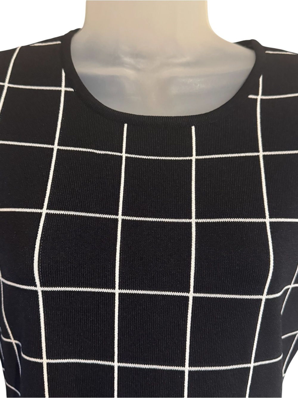 White House Black Market Black Grid Short Sleeve Knit Top XSMALL #Z - Picture 2 of 7